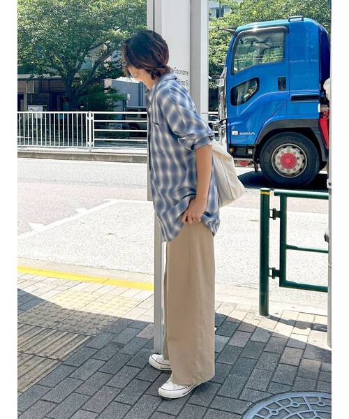 Ungrid(アングリッド)の「【WEB限定】ツータックチノパンツ(チノパンツ・レディース・ベージュ/チャコールグレー・MEDIUM/SMALL/X-SMALL)」の4枚目の写真