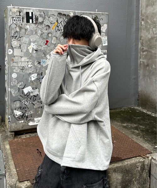 ADAMASTE（アダマスト）の「high neck zip gimmick hoodie