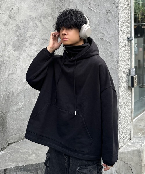 ADAMASTE（アダマスト）の「high neck zip gimmick hoodie