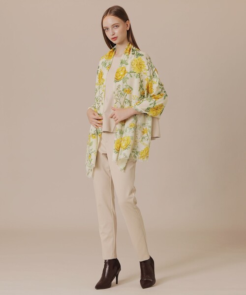 MACKINTOSH LONDON（マッキントッシュ ロンドン）の「ヴィンテージフラワーストール（ストール/ショール・レディース・イエロー/ネイビー・FREE）」の3枚目の写真