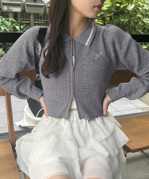 【未使用級♡着用1回】エリザベッタフランキ　ジップアップニットブルゾン　38 セール】ワンポイント刺繍ダブルジップラメニット（ニット/セーター