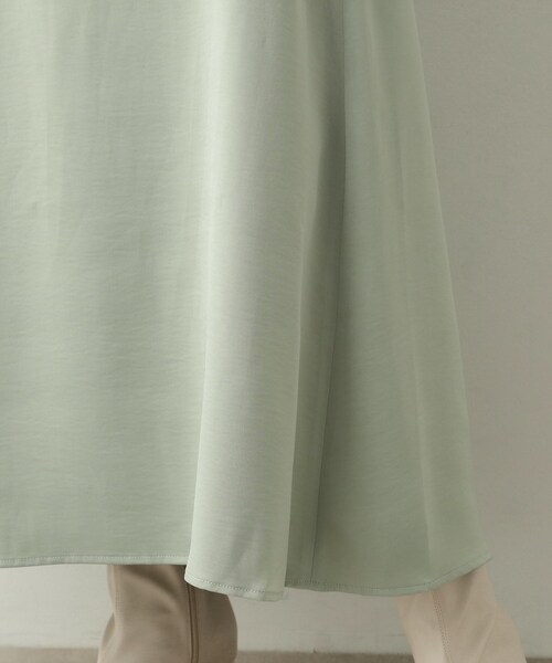 OPAQUE.CLIP（オペークドットクリップ）の「サテンナローフレアスカート【洗濯機洗い可】（スカート・レディース・ライトグリーン/オフホワイト/チャコールグレー・38/40/42）」の18枚目の写真