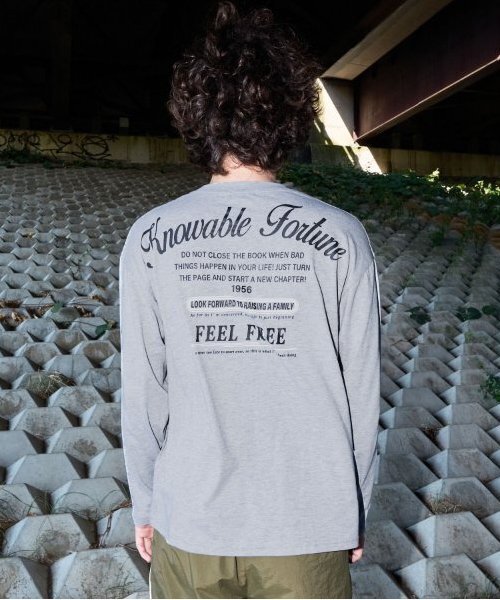 GLAZOS(グラソス)の「【大人向けサイズあり】【プチプラ】バックメッセージロゴ長袖Tシャツ(Tシャツ/カットソー・キッズ・ホワイト/オレンジ/ベージュ/ネイビー/インディゴブルー/グレー・140cm/150cm/160cm/170cm)」の2枚目の写真