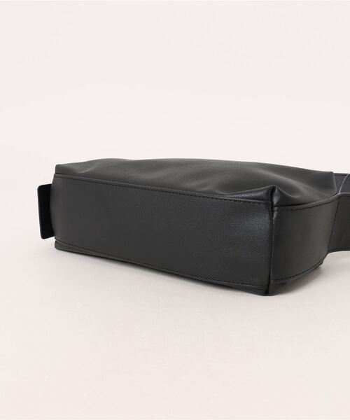 RAGEBLUE（レイジブルー）の「フェイクレザースクエアバッグ（ショルダーバッグ・レディース・ダークブラウン/ブラック・FREE）」の4枚目の写真