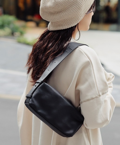 RAGEBLUE（レイジブルー）の「フェイクレザースクエアバッグ（ショルダーバッグ・レディース・ダークブラウン/ブラック・FREE）」の6枚目の写真