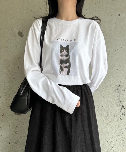 cuorequal(クオレコール)の「CATプリントロングTシャツ(Tシャツ/カットソー・レディース・ホワイト・MEDIUM/SMALL/LARGE)」の2枚目の写真