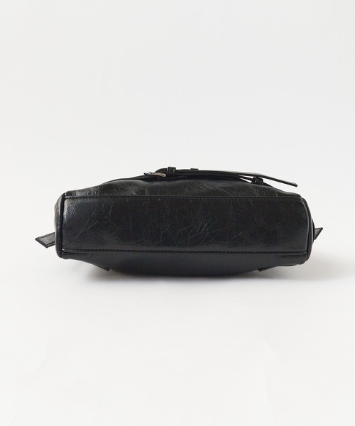 Chick(チック)の「Belted Shoulder Bag / ベルトデザインショルダーバッグ(ショルダーバッグ・レディース・ブラック/アイボリー/レッド/シルバー・FREE)」の9枚目の写真