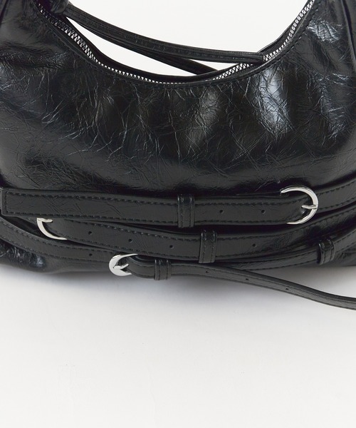 Chick(チック)の「Belted Shoulder Bag / ベルトデザインショルダーバッグ(ショルダーバッグ・レディース・ブラック/アイボリー/レッド/シルバー・FREE)」の12枚目の写真