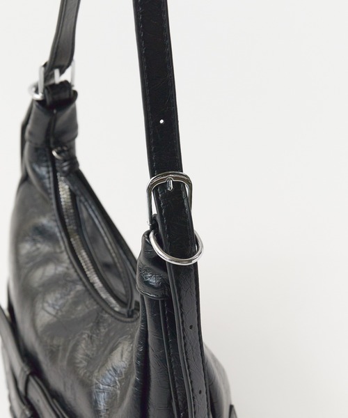 Chick(チック)の「Belted Shoulder Bag / ベルトデザインショルダーバッグ(ショルダーバッグ・レディース・ブラック/アイボリー/レッド/シルバー・FREE)」の10枚目の写真