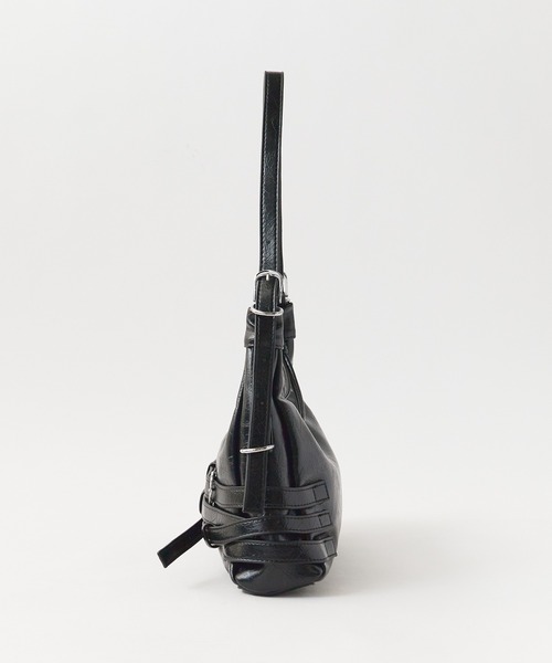 Chick(チック)の「Belted Shoulder Bag / ベルトデザインショルダーバッグ(ショルダーバッグ・レディース・ブラック/アイボリー/レッド/シルバー・FREE)」の7枚目の写真