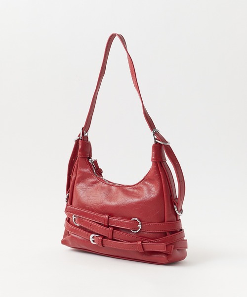 Chick(チック)の「Belted Shoulder Bag / ベルトデザインショルダーバッグ(ショルダーバッグ・レディース・ブラック/アイボリー/レッド/シルバー・FREE)」の14枚目の写真
