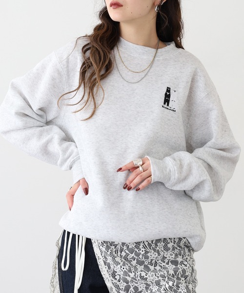 FUNALIVE（ファンアライブ）の「ワンポイント刺繍裏起毛トレーナー（スウェット・メンズ・ブラック/スモークピンク/ブラック系その他2/ブラック系その他3/グレー/ホワイト系その他2/ネイビー/スミクロ/ホワイト/ブルーパープル/ホワイト系その他3/ダークネイビー/モカ/ブラック系その他4/ホワイト系その他4/ブルー/ブラック系その他6/ブラック系その他5/ネイビー系/ライトブラウン/ホワイト系その他5/ホワイト系その他6/サックスブルー/ピンク系その他/ブラック系その他7/ネイビー系1/杢グレー/ブラウン系/オフホワイト/ネイビー系2/ブラック系1/エメラルド/ブラック系3/バーガンディー/ホワイト系4/ダークグリーン系1/ダークグリーン系2/ブラック系2/ブラック系4/ブラック系その他/ホワイト系3/グレイッシュベージュ/グレー系2/ホワイト系その他7/ブラック系5/ホワイト系1/ブラック系6/グレー系4/ホワイト系2/ブラック系7/ブラック系8/ブラック系9/ピンク系3/ピンク系4/ベージュ系1・M/L/LL）」の11枚目の写真