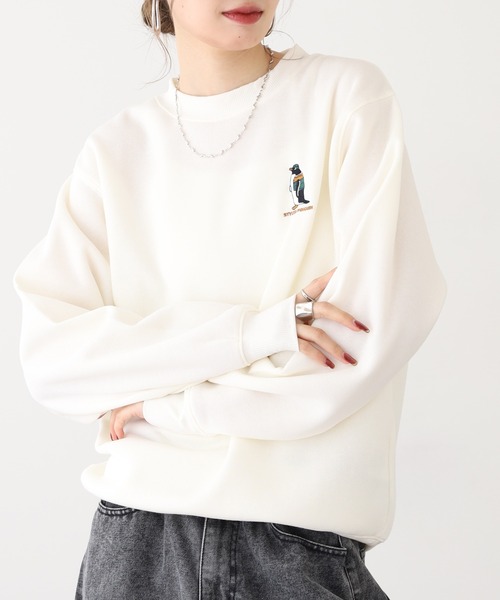 FUNALIVE（ファンアライブ）の「ワンポイント刺繍裏起毛トレーナー（スウェット・メンズ・ブラック/スモークピンク/ブラック系その他2/ブラック系その他3/グレー/ホワイト系その他2/ネイビー/スミクロ/ホワイト/ブルーパープル/ホワイト系その他3/ダークネイビー/モカ/ブラック系その他4/ホワイト系その他4/ブルー/ブラック系その他6/ブラック系その他5/ネイビー系/ライトブラウン/ホワイト系その他5/ホワイト系その他6/サックスブルー/ピンク系その他/ブラック系その他7/ネイビー系1/杢グレー/ブラウン系/オフホワイト/ネイビー系2/ブラック系1/エメラルド/ブラック系3/バーガンディー/ホワイト系4/ダークグリーン系1/ダークグリーン系2/ブラック系2/ブラック系4/ブラック系その他/ホワイト系3/グレイッシュベージュ/グレー系2/ホワイト系その他7/ブラック系5/ホワイト系1/ブラック系6/グレー系4/ホワイト系2/ブラック系7/ブラック系8/ブラック系9/ピンク系3/ピンク系4/ベージュ系1・M/L/LL）」の3枚目の写真