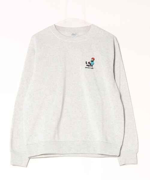 FUNALIVE（ファンアライブ）の「ワンポイント刺繍裏起毛トレーナー（スウェット・メンズ・ブラック/スモークピンク/ブラック系その他2/ブラック系その他3/グレー/ホワイト系その他2/ネイビー/スミクロ/ホワイト/ブルーパープル/ホワイト系その他3/ダークネイビー/モカ/ブラック系その他4/ホワイト系その他4/ブルー/ブラック系その他6/ブラック系その他5/ネイビー系/ライトブラウン/ホワイト系その他5/ホワイト系その他6/サックスブルー/ピンク系その他/ブラック系その他7/ネイビー系1/杢グレー/ブラウン系/オフホワイト/ネイビー系2/ブラック系1/エメラルド/ブラック系3/バーガンディー/ホワイト系4/ダークグリーン系1/ダークグリーン系2/ブラック系2/ブラック系4/ブラック系その他/ホワイト系3/グレイッシュベージュ/グレー系2/ホワイト系その他7/ブラック系5/ホワイト系1/ブラック系6/グレー系4/ホワイト系2/ブラック系7/ブラック系8/ブラック系9/ピンク系3/ピンク系4/ベージュ系1・M/L/LL）」の4枚目の写真