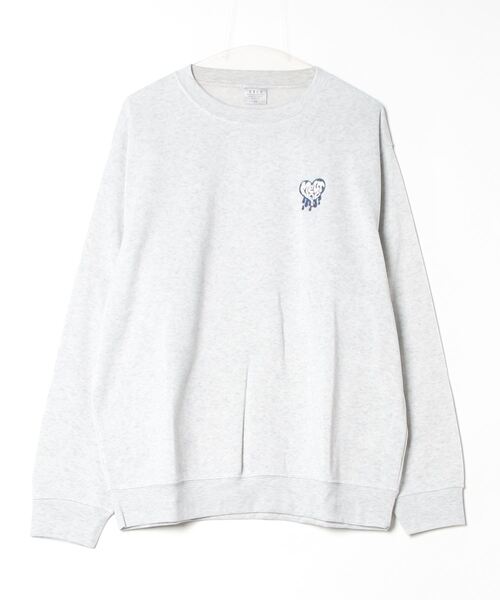 FUNALIVE（ファンアライブ）の「ワンポイント刺繍裏起毛トレーナー（スウェット・メンズ・ブラック/スモークピンク/ブラック系その他2/ブラック系その他3/グレー/ホワイト系その他2/ネイビー/スミクロ/ホワイト/ブルーパープル/ホワイト系その他3/ダークネイビー/モカ/ブラック系その他4/ホワイト系その他4/ブルー/ブラック系その他6/ブラック系その他5/ネイビー系/ライトブラウン/ホワイト系その他5/ホワイト系その他6/サックスブルー/ピンク系その他/ブラック系その他7/ネイビー系1/杢グレー/ブラウン系/オフホワイト/ネイビー系2/ブラック系1/エメラルド/ブラック系3/バーガンディー/ホワイト系4/ダークグリーン系1/ダークグリーン系2/ブラック系2/ブラック系4/ブラック系その他/ホワイト系3/グレイッシュベージュ/グレー系2/ホワイト系その他7/ブラック系5/ホワイト系1/ブラック系6/グレー系4/ホワイト系2/ブラック系7/ブラック系8/ブラック系9/ピンク系3/ピンク系4/ベージュ系1・M/L/LL）」の5枚目の写真