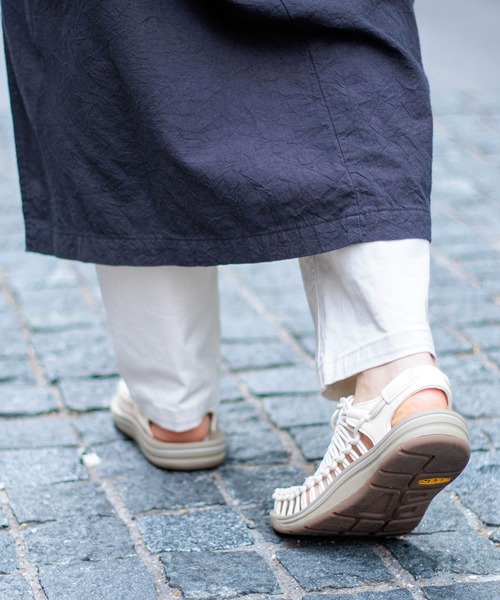 KEEN（キーン）の「[KEEN] UNEEK ユニーク womens（サンダル・レディース・ブラック/ホワイト/ピンク・70/60/65/75）」の14枚目の写真