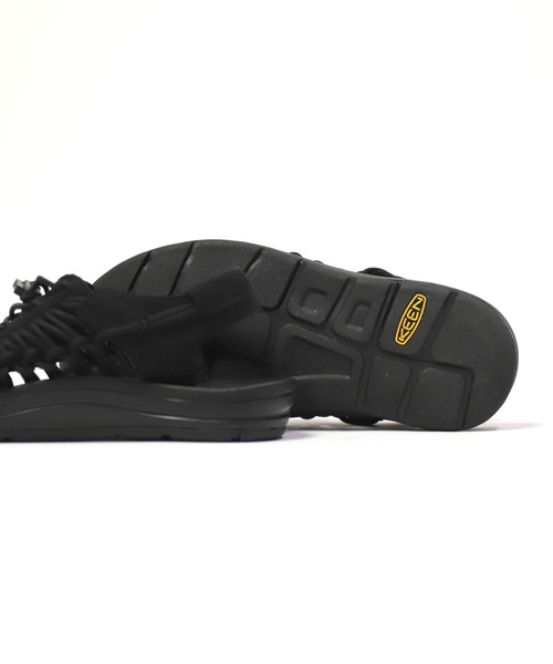 【超美品】KEEN UNEEK キーン ユニーク　サンダル 26cm 黒　総柄 ✨美品✨KEEN UNEEKキーン ユニークサンダル マグネットブラック