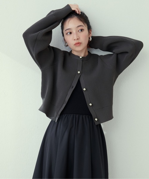 natural couture（ナチュラルクチュール）の「【ZOZO限定】ころりん釦片畦ポリニットカーディガン（カーディガン/ボレロ・レディース・アイボリー/ピンクベージュ/グレイッシュベージュ/チャコールグレー/ミント・FREE）」の14枚目の写真