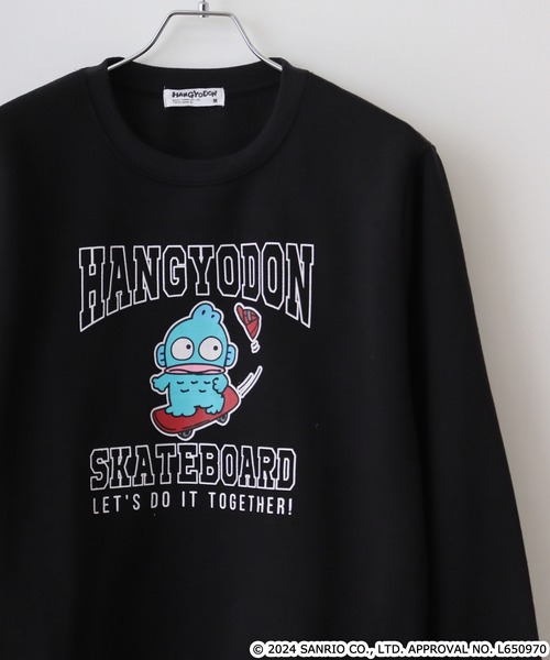 sanrio(サンリオ)の「サンリオキャラクターズ裏起毛トレーナー(スウェット・レディース・ブラック系1/ネイビー系1/レッド/ブラック系/チャコール/ネイビー/オートミール/ダークグリーン系/ブルー/ネイビー系2/アイボリー系/杢グレー/オフホワイト/ネイビー系/サックスブルー/アーミー/グレイッシュベージュ/ブラック・L/LL/M)」の4枚目の写真