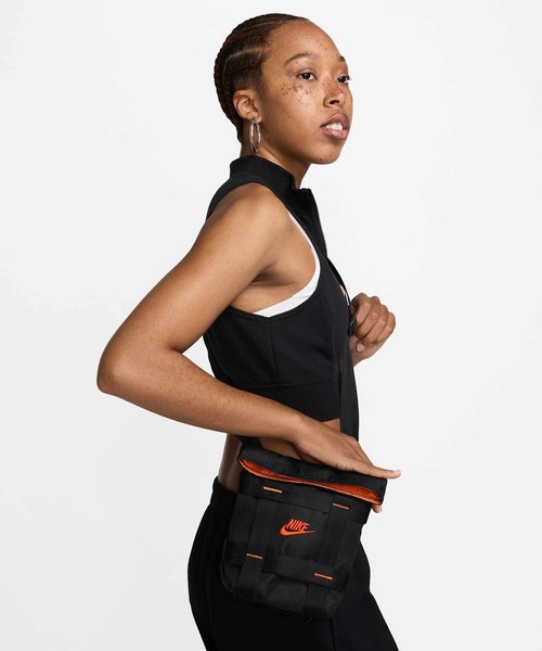 セール】ナイキ スポーツウェア カーゴ クロスボディバッグ (3L