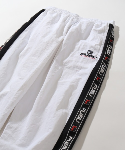 FUBU（ フブ）の「【FUBU/フブ】Track Pants/サイドロゴライン ナイロントラックパンツ（その他パンツ・メンズ・ブラック/ホワイト・L/XL/XXL/M）」の5枚目の写真
