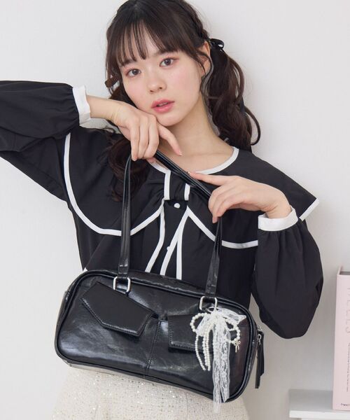 ems excite（エムズエキサイト）の「チャーム付きボストンバッグ（ボストンバッグ・レディース・レッド/ブラック/オフホワイト・ONE SIZE）」の3枚目の写真