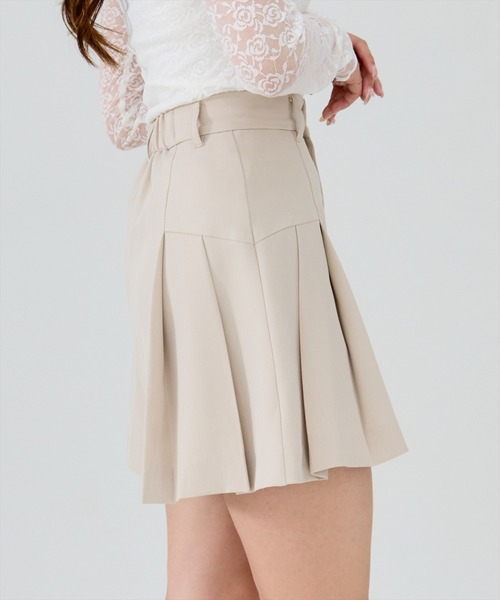 REDYAZEL（レディアゼル）の「【セットアップ可能】プリーツショートパンツ（その他パンツ・レディース・ベージュ/グレー/ブルー・SMALL/MEDIUM）」の19枚目の写真