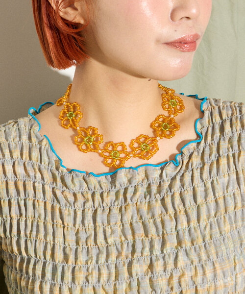 HELLO.SANFRANCISCO（ハローサンフランシスコ）の「【HELLO.SANFRANCISCO】フラワーチョーカーネックレス（ネックレス・レディース・ブルー/ピンク/オレンジ・ONE SIZE）」の3枚目の写真