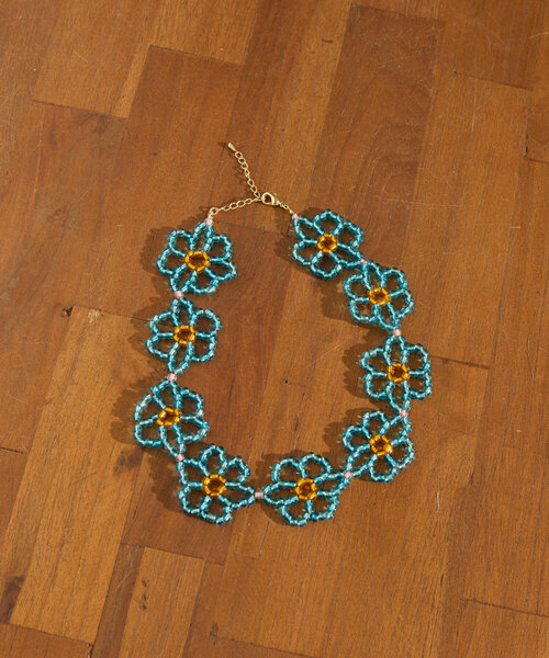 HELLO.SANFRANCISCO（ハローサンフランシスコ）の「【HELLO.SANFRANCISCO】フラワーチョーカーネックレス（ネックレス・レディース・ブルー/ピンク/オレンジ・ONE SIZE）」の6枚目の写真