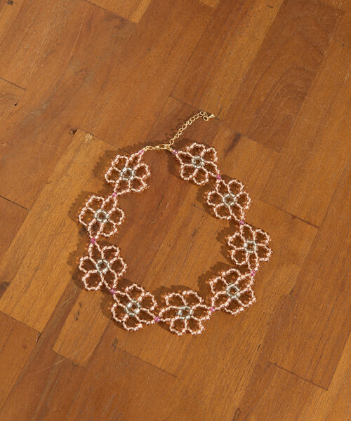 HELLO.SANFRANCISCO（ハローサンフランシスコ）の「【HELLO.SANFRANCISCO】フラワーチョーカーネックレス（ネックレス・レディース・ブルー/ピンク/オレンジ・ONE SIZE）」の8枚目の写真
