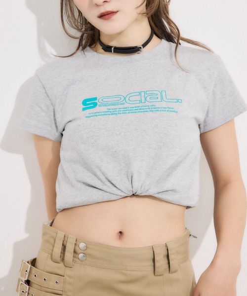VETEMENTS クルーネックTシャツ グラフィックプリント 半袖 VETEMENTS グラフィック Tシャツ | ブラック | FARFETCH JP