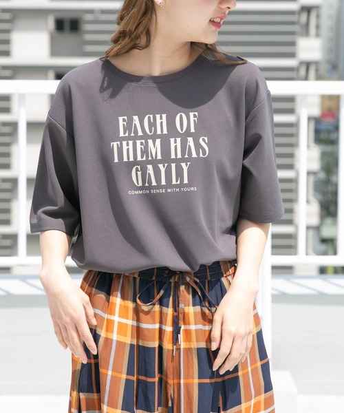 ITEMS URBANRESEARCH（アイテムズ アーバンリサーチ）の「カットジョーゼットロゴTシャツ（Tシャツ/カットソー・レディース・チャコールグレー/ブルー/オフホワイト・FREE）」の13枚目の写真