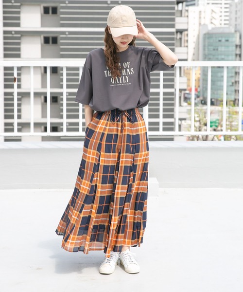 ITEMS URBANRESEARCH（アイテムズ アーバンリサーチ）の「カットジョーゼットロゴTシャツ（Tシャツ/カットソー・レディース・チャコールグレー/ブルー/オフホワイト・FREE）」の16枚目の写真