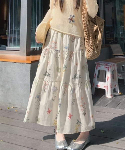 gossip!ロサンゼルス(ゴシップロサンゼルス)の「レトロフラワープリント ティアードスカート(スカート・レディース・オフホワイト・FREE)」の11枚目の写真