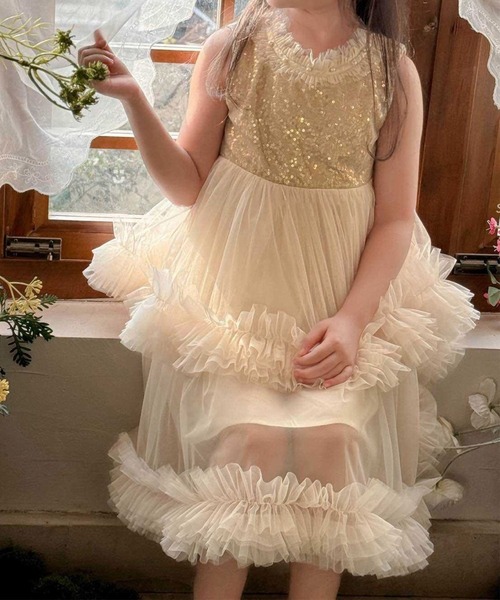 aimoha(アイモハ)の「ゴールドスパンコールフリルチュールワンピース(ワンピース・キッズ・ゴールド・110/120/130/140/150)」の1枚目の写真