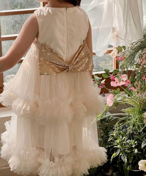 aimoha(アイモハ)の「ゴールドスパンコールフリルチュールワンピース(ワンピース・キッズ・ゴールド・110/120/130/140/150)」の2枚目の写真