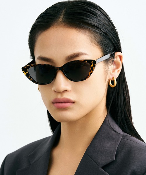 NUEF （ヌエフ）の「ユニセックス対応/NUEF/cent un101/キャッツアイサングラス（サングラス・レディース・ブラック/ブラウン/グリーン・FREE）」の2枚目の写真