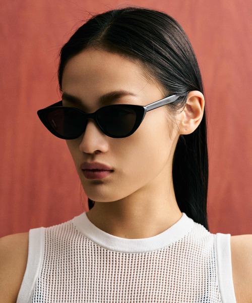 NUEF （ヌエフ）の「ユニセックス対応/NUEF/cent un101/キャッツアイサングラス（サングラス・レディース・ブラック/ブラウン/グリーン・FREE）」の5枚目の写真