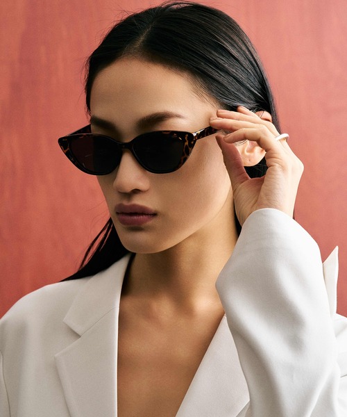 NUEF （ヌエフ）の「ユニセックス対応/NUEF/cent un101/キャッツアイサングラス（サングラス・レディース・ブラック/ブラウン/グリーン・FREE）」の14枚目の写真