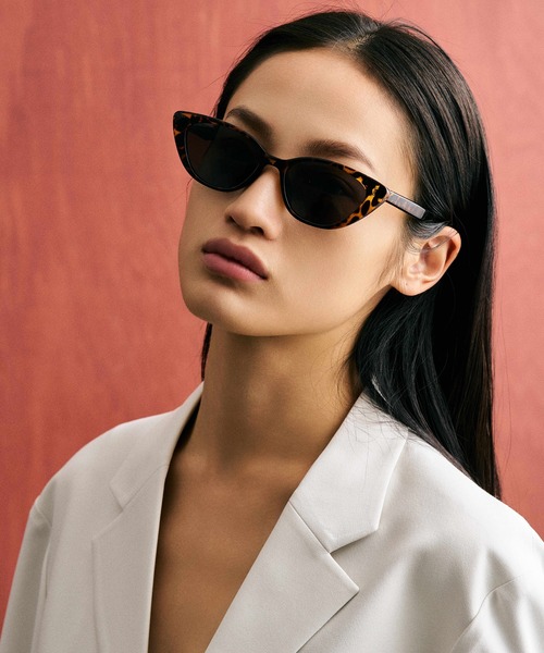 NUEF （ヌエフ）の「ユニセックス対応/NUEF/cent un101/キャッツアイサングラス（サングラス・レディース・ブラック/ブラウン/グリーン・FREE）」の16枚目の写真