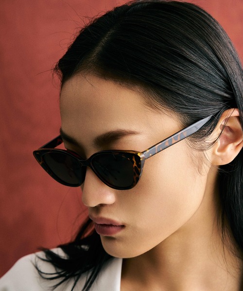 NUEF （ヌエフ）の「ユニセックス対応/NUEF/cent un101/キャッツアイサングラス（サングラス・レディース・ブラック/ブラウン/グリーン・FREE）」の19枚目の写真