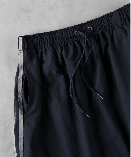 Right-on（ライトオン）の「【HONEYSUCKLE ROSE】ナイロンラインスカート（スカート・レディース・ネイビー/ダークグレー・M/L）」の5枚目の写真