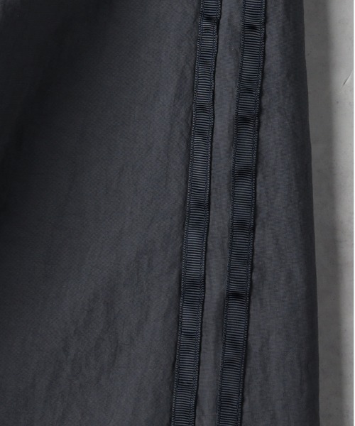 Right-on（ライトオン）の「【HONEYSUCKLE ROSE】ナイロンラインスカート（スカート・レディース・ネイビー/ダークグレー・M/L）」の6枚目の写真