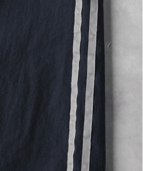 Right-on（ライトオン）の「【HONEYSUCKLE ROSE】ナイロンラインスカート（スカート・レディース・ネイビー/ダークグレー・M/L）」の8枚目の写真