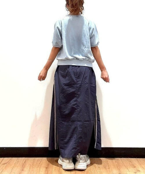 Right-on（ライトオン）の「【HONEYSUCKLE ROSE】ナイロンラインスカート（スカート・レディース・ネイビー/ダークグレー・M/L）」の22枚目の写真