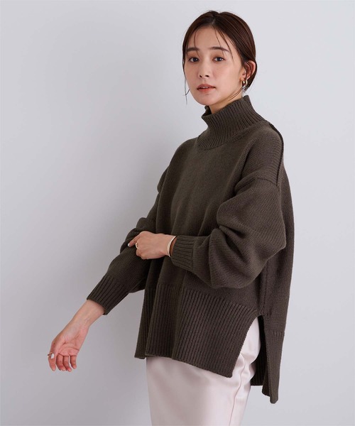 UR'S(ユアーズ)の「ハイネックサイドスリットオーバーサイズニット(ニット/セーター・レディース・アイボリー/ブラック/ライトグレー/ダークブラウン/グレー系その他/レッド・S/L/M)」の5枚目の写真