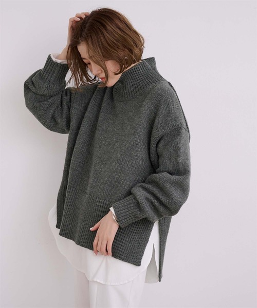 UR'S(ユアーズ)の「ハイネックサイドスリットオーバーサイズニット(ニット/セーター・レディース・アイボリー/ブラック/ライトグレー/ダークブラウン/グレー系その他/レッド・S/L/M)」の4枚目の写真