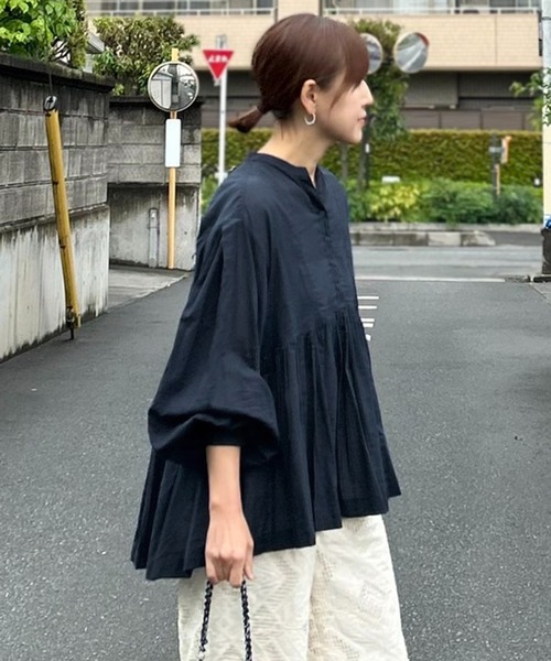 notch.（ノッチ）の「【notch.by KR】スキッパーペプラムブラウス（シャツ/ブラウス・レディース・チャコール/ネイビー/ブラック/オフホワイト・M）」の4枚目の写真