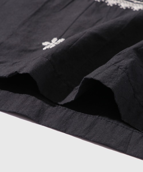 ADAM ET ROPE'（アダムエロペ）の「クロスステッチ ボックスシルエット オープンカラーシャツ（シャツ/ブラウス・メンズ・ホワイト/ブラック・M/L）」の15枚目の写真