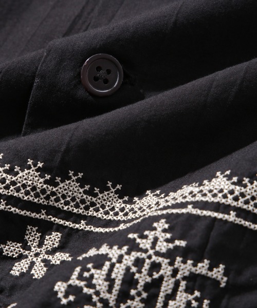 ADAM ET ROPE'（アダムエロペ）の「クロスステッチ ボックスシルエット オープンカラーシャツ（シャツ/ブラウス・メンズ・ホワイト/ブラック・M/L）」の17枚目の写真